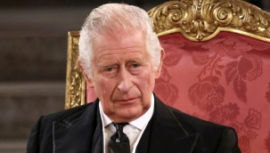 Kral III. Charles'ın Fransa ziyareti ertelendi