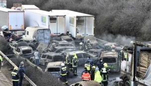 Macaristan'da 42 araç birbirine girdi