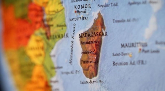 Madagaskar'da kaçak teknesi battı: 22 ölü 