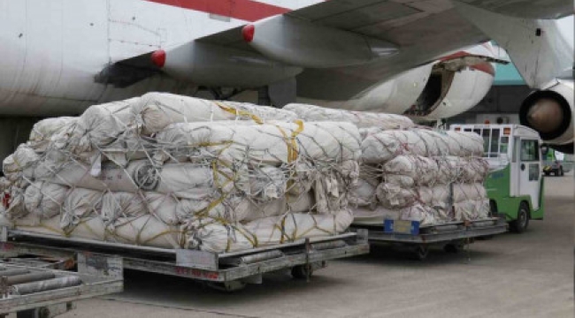 Pakistan, Türkiye'ye 90 ton çadır daha gönderdi