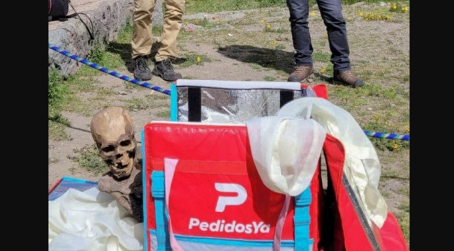 Peru'da alkollü kuryenin çantasından mumya çıktı