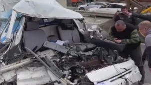 Silivri'de kontrolden çıkan minibüs 5 araca çarptı