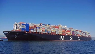 Süveyş Kanalı'nda yük gemisi karaya oturdu