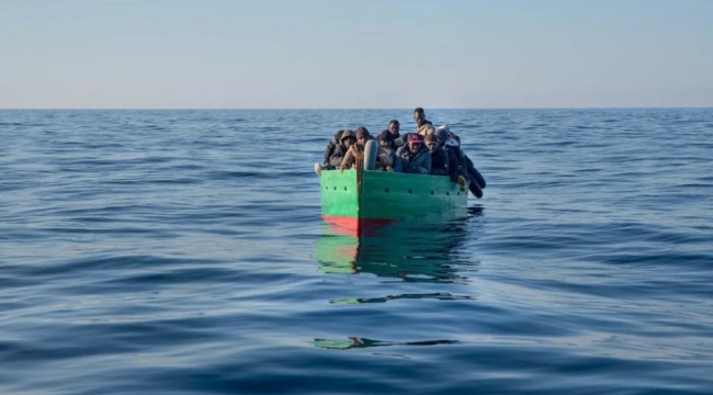 Tunus açıklarında kaçakların teknesi battı: 29 ölü