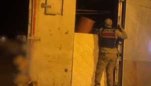 Van'da kamyon kasasında 60 kaçak yakalandı