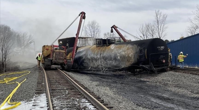 ABD'de tehlikeli madde taşıyan bir tren kaza yaptı