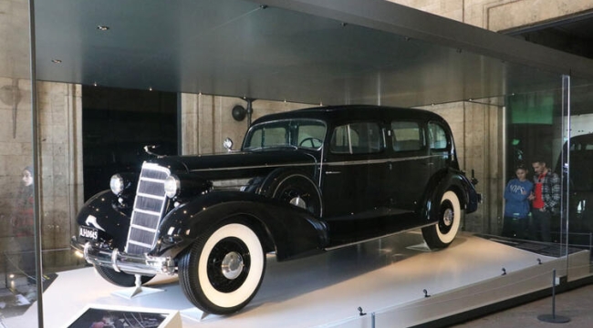 Atatürk'ün otomobili Anıtkabir'de ziyarete açıldı