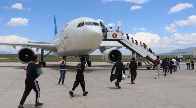 Ağrı'da 138 kaçak sınır dışı edildi