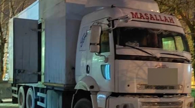 Erzurum'da kargo aracında 41 kaçak yakalandı