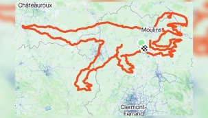 Fransa'da bisikletçiler dinozor resmi çizdi