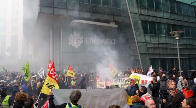 Fransa'da eylemciler Euronext binasını bastı