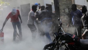 Haiti'de bir grup, çete üyelerini diri diri yaktı