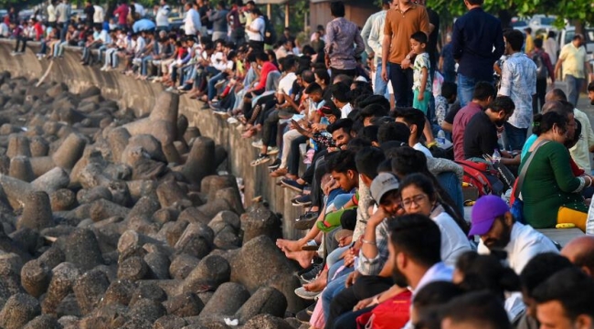 Hindistan'da 13 kişi aşırı sıcaktan hayatını kaybetti