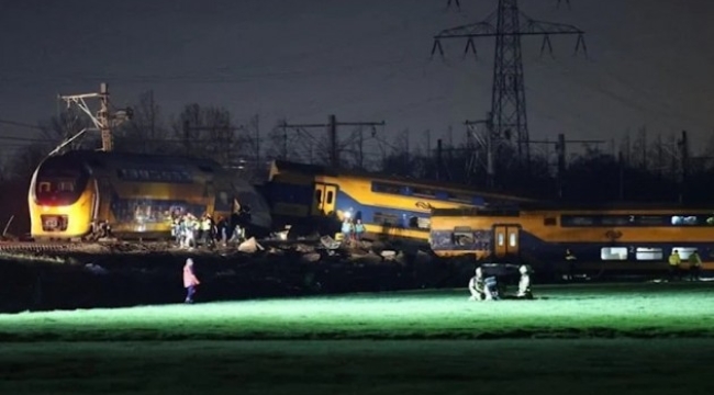 Hollanda'da yolcu treni raydan çıktı