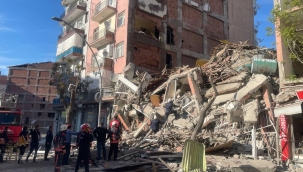 Malatya'da ağır hasarlı 6 katlı bina çöktü