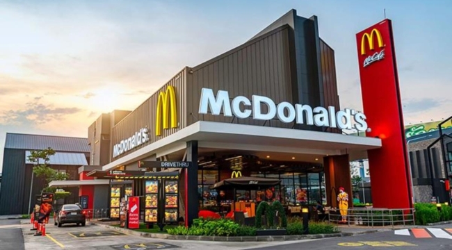 McDonald's, robotlarla hizmet veren restoran açtı 