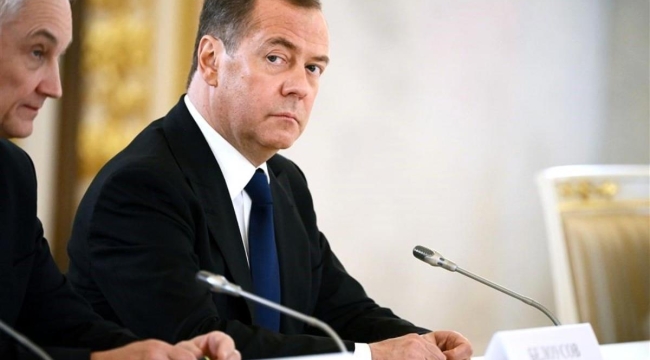 Medmedev: "Kiev rejimi dağıtılmalı"