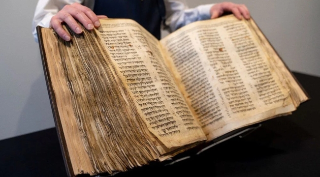 1.100 yıllık İbranice "İncil" 38 milyon $'a satıldı