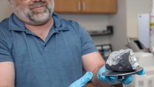 Çatıyı delip eve düşen cisim bir göktaşı çıktı!