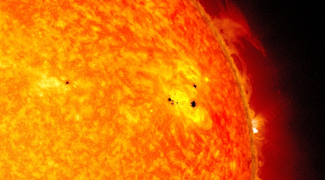 Dev Güneş lekesi teleskopsuz görülecek hale geldi
