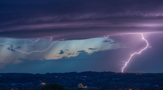 Fransa'da 24 saatte 25 binden fazla yıldırım düştü