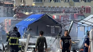 Hatay'da çadır kentte yangın çıktı
