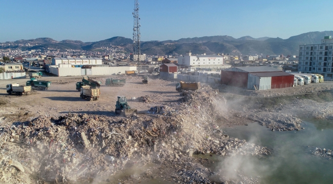 Hatay'da enkaz molozu sağlığı tehdit ediyor