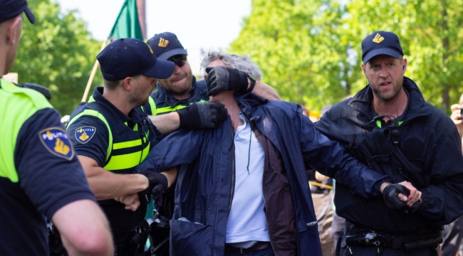 Hollanda'da çevre eylemi: 1579 gözaltı