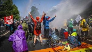 Hollanda'da iklim protestosu: 1579 gözaltı