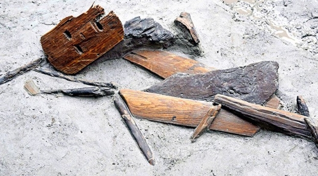 Japonya'da 1.800 yıllık ahşap maske bulundu