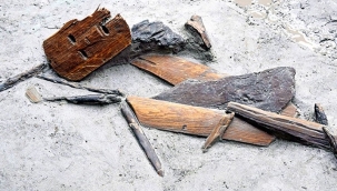 Japonya'da 1.800 yıllık ahşap maske bulundu