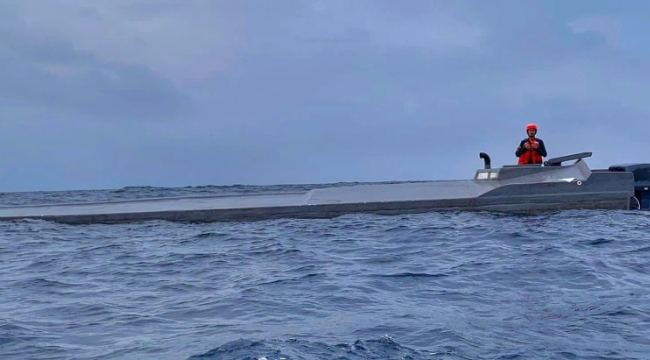 Kolombiya, 30 metrelik narko denizaltıya el koydu