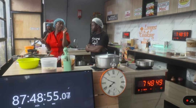 Nijeryalı şef 100 saat yemek yaparak rekor kırdı
