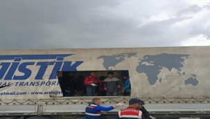 Sivas'ta tır dorsesinde 134 kaçak yakalandı