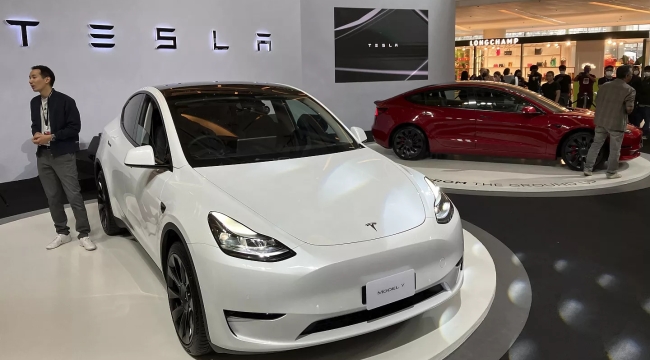 Tesla Çin'de 1,1 milyon aracı geri çağırıyor