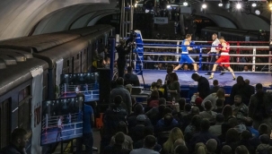 Ukrayna'da metro istasyonunda boks turnuvası