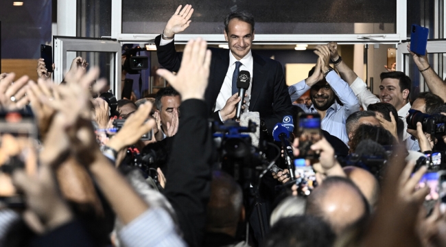 Yunanistan'da seçim: Miçotakis'in partisi önde