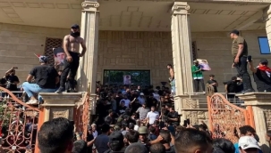 Bağdat'ta göstericiler İsveç Büyükelçiliği'ni bastı