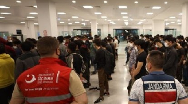 Bir haftada 1761 kaçak sınır dışı edildi