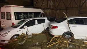 Bursa'da şiddetli yağışlar sele neden oldu