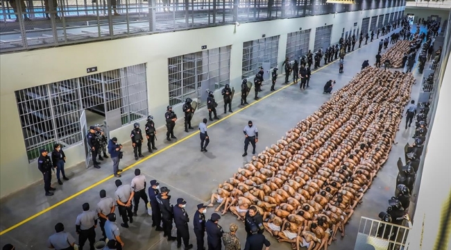 El Salvador'da "beyaz yakalı hapishanesi" açılacak