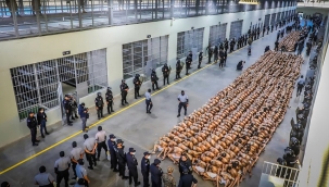 El Salvador'da "beyaz yakalı hapishanesi" açılacak