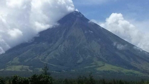 Filipinler'deki Mayon Yanardağı faaliyete geçti