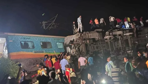 Hindistan'da tren kazası: 50 kişi yaşamını yitirdi