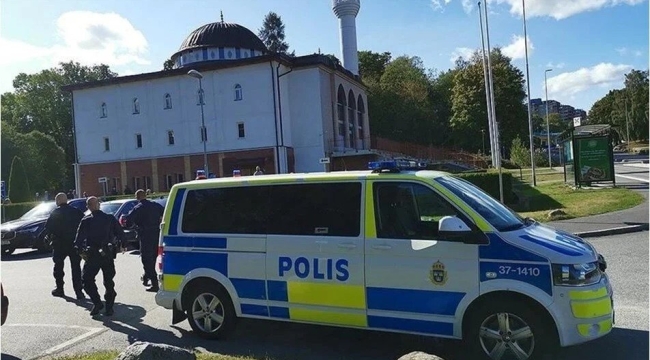 İsveç'te cami önünde Kuran-ı Kerim yakma eylemi