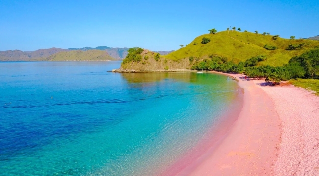 İtalya'da pembe plaja ayak basanlara 500 € ceza