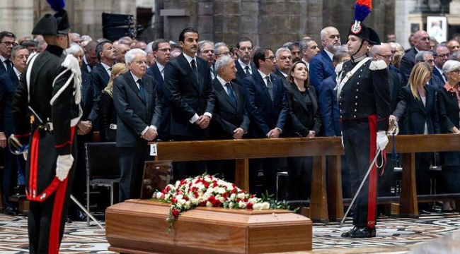 Eski İtalya Başbakanı Berlusconi'nin cesedi yakıldı