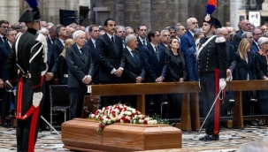 Eski İtalya Başbakanı Berlusconi'nin cesedi yakıldı