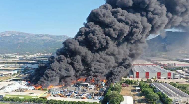 Manisa'da geri dönüşüm tesisinde yangın