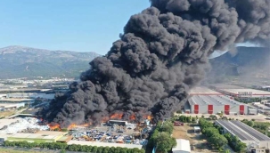 Manisa'da geri dönüşüm tesisinde yangın